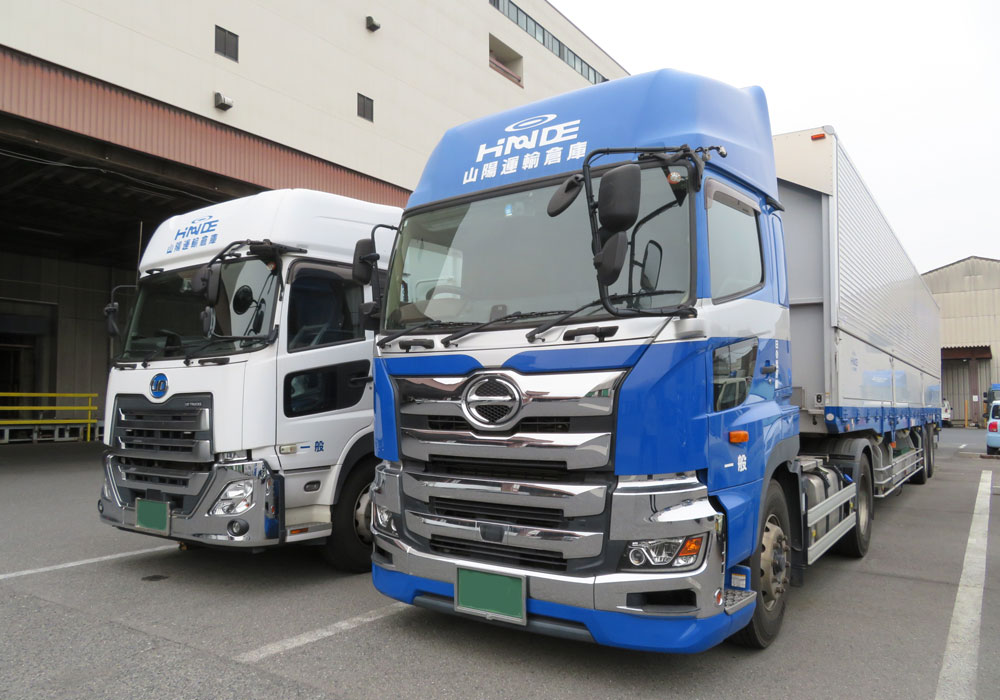 大型ウイングトレーラー